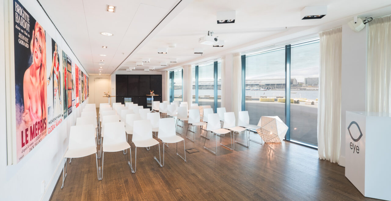De IJ-Lounge in Eye Filmmuseum © Martin Hogeboom