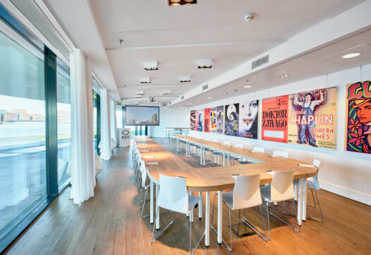 De IJ-Lounge in Eye Filmmuseum © Martin Hogeboom