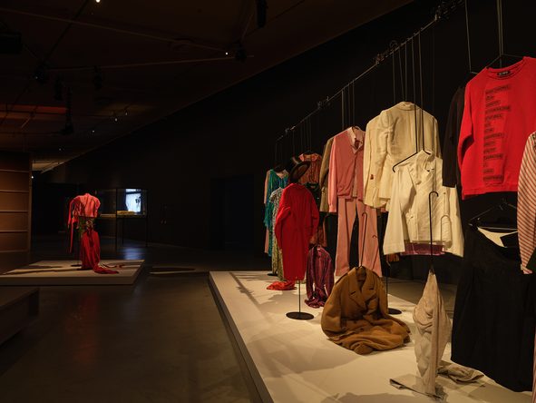 A Biographical Wardrobe (Olivier Saillard, 2025) (© Studio Hans Wilschut)