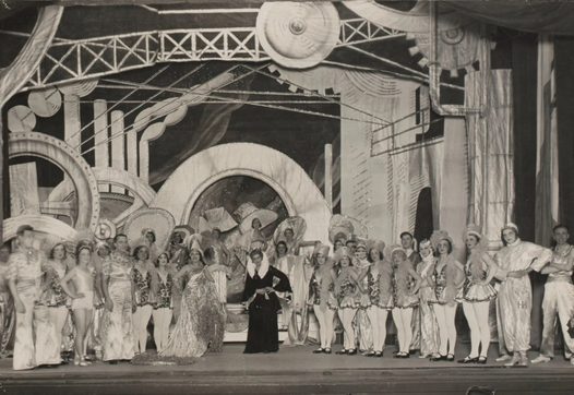 Meet the Archive: Louisette, de ster van de Revue