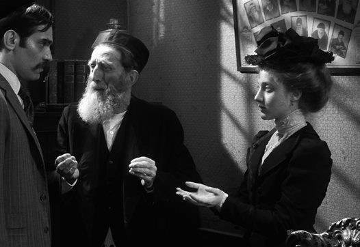 still from Hester Street (Joan Micklin Silver, US 1974)