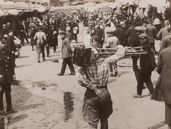 still from The Man with a Movie Camera (Chelovek s kinoapparatom) (Dziga Vertov, SU 1929)