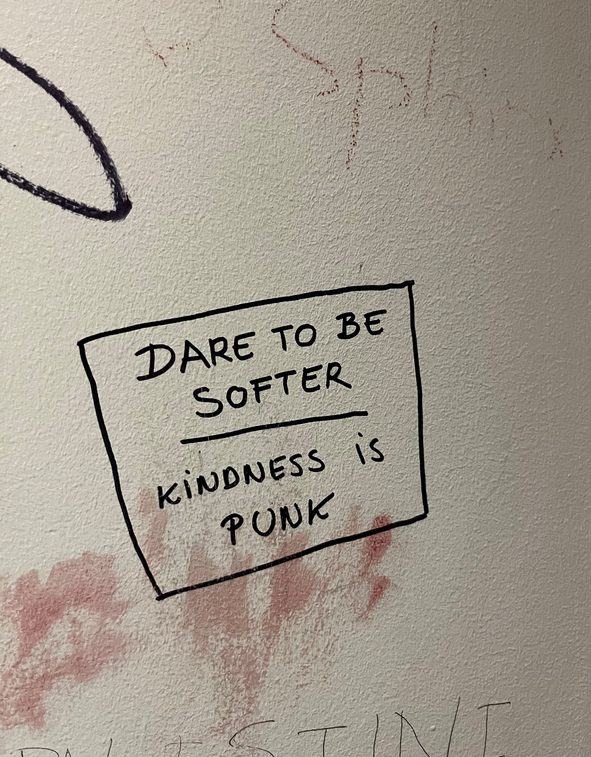 Bathroom wall graffiti © Kato van der Speeten