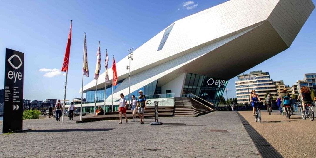 Eye Filmmuseum in de zomer (©﻿ Corinne de Korver)