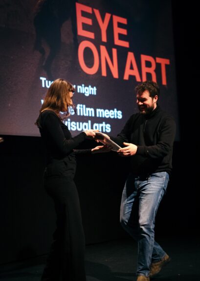 Sam Koopman neemt zijn Cherry award in ontvangst