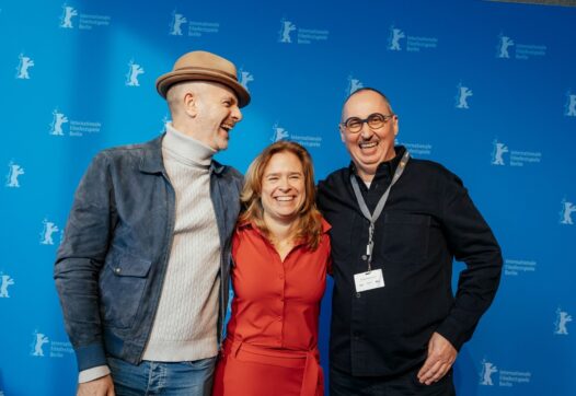 Rob Rackstraw (stemacteur), Mascha Halberstad (regisseur), André Dziezuk (film composer) op de Berlinale voor de premiere van FOX AND HARE SAVE THE FOREST (2024)