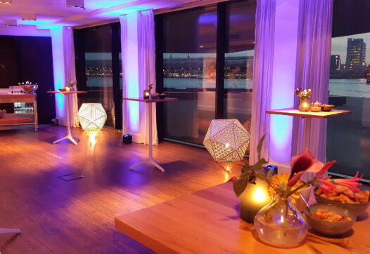 Sfeervolle aankleding in IJ-Lounge