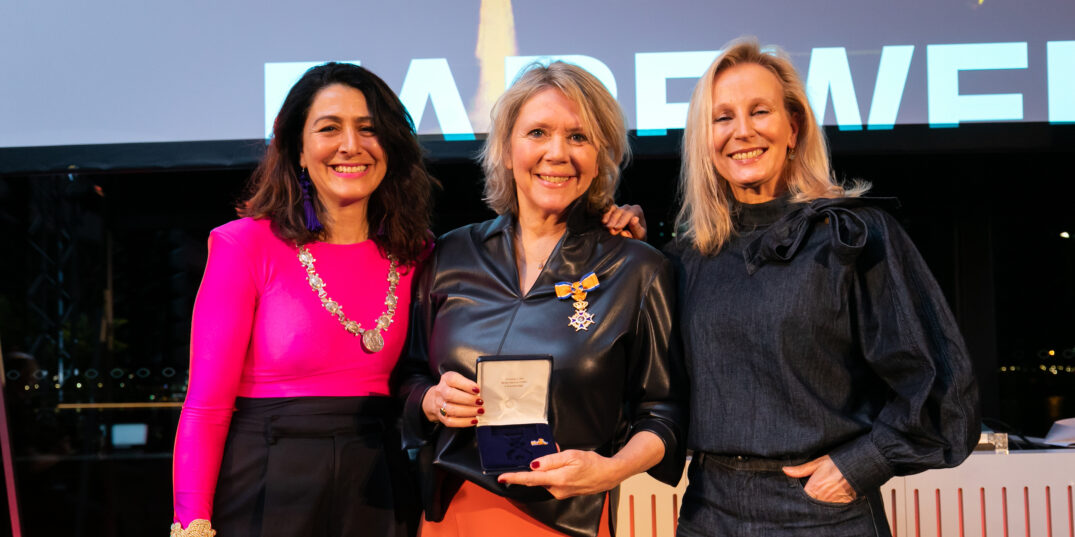 Foto van Touria Meliani, Sandra den Hamer en Barbera Wolfensberger