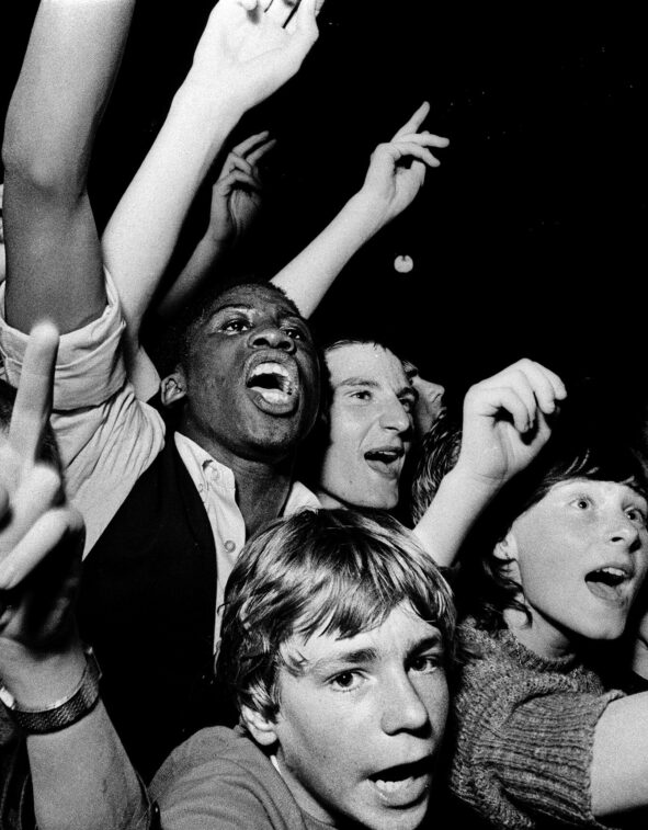 still uit White Riot (Rubika Shah, GB 2019)